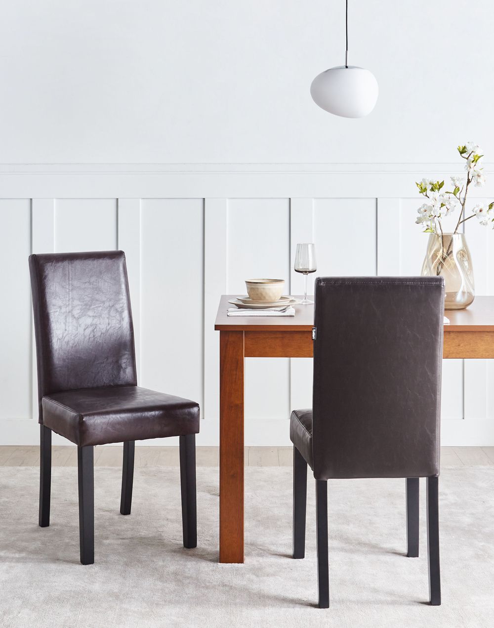 Set di 2 sedie da pranzo in ecopelle marrone con gambe in legno tradizionali