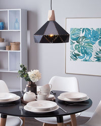 Lampada a Sospensione Colore Nero Metallo Quercia Elemento Legno Forma Geometrica Moderna