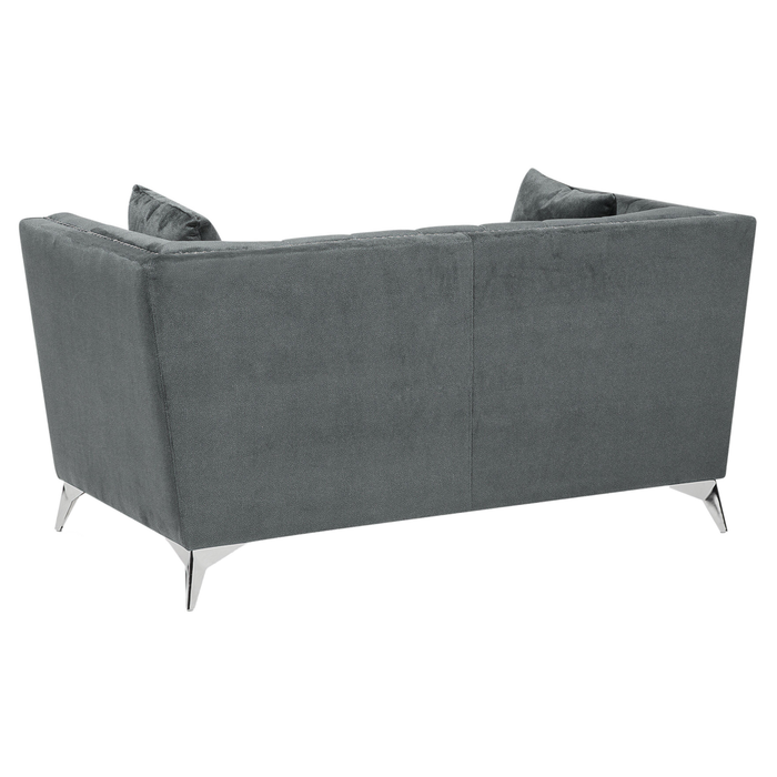 Set divano a 2 + 3 posti grigio con rivestimento in testa di chiodo