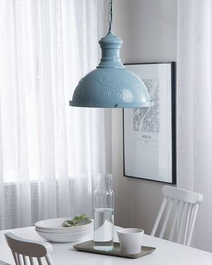 Lampada a sospensione in metallo blu di forma rotonda con ornamenti floreali industriali