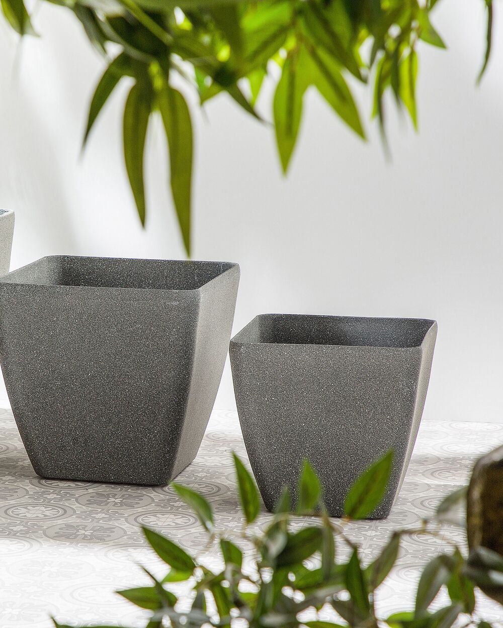 Vaso per piante fioriera in poliresina solida grigio scuro in miscela di pietra quadrata 34 x 34 cm resistente ai raggi UV