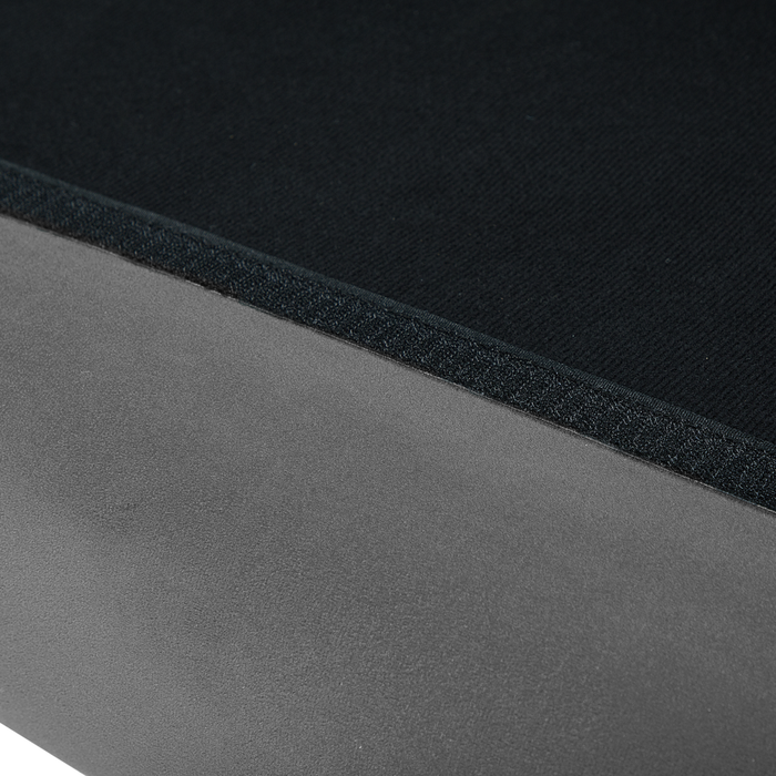 Divano in velluto grigio a 2 posti con schienale capitonnè imbottito con gambe in legno