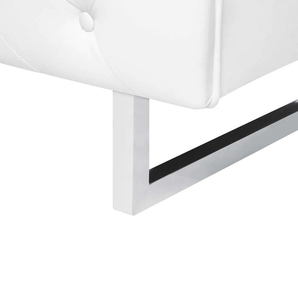 Divano a 3 posti in stile Chesterfield con braccioli da smoking bianchi con bottoni sul retro gambe argentate