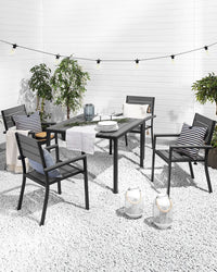Set di 4 sedie da giardino in plastica grigia con struttura in alluminio e patio moderno