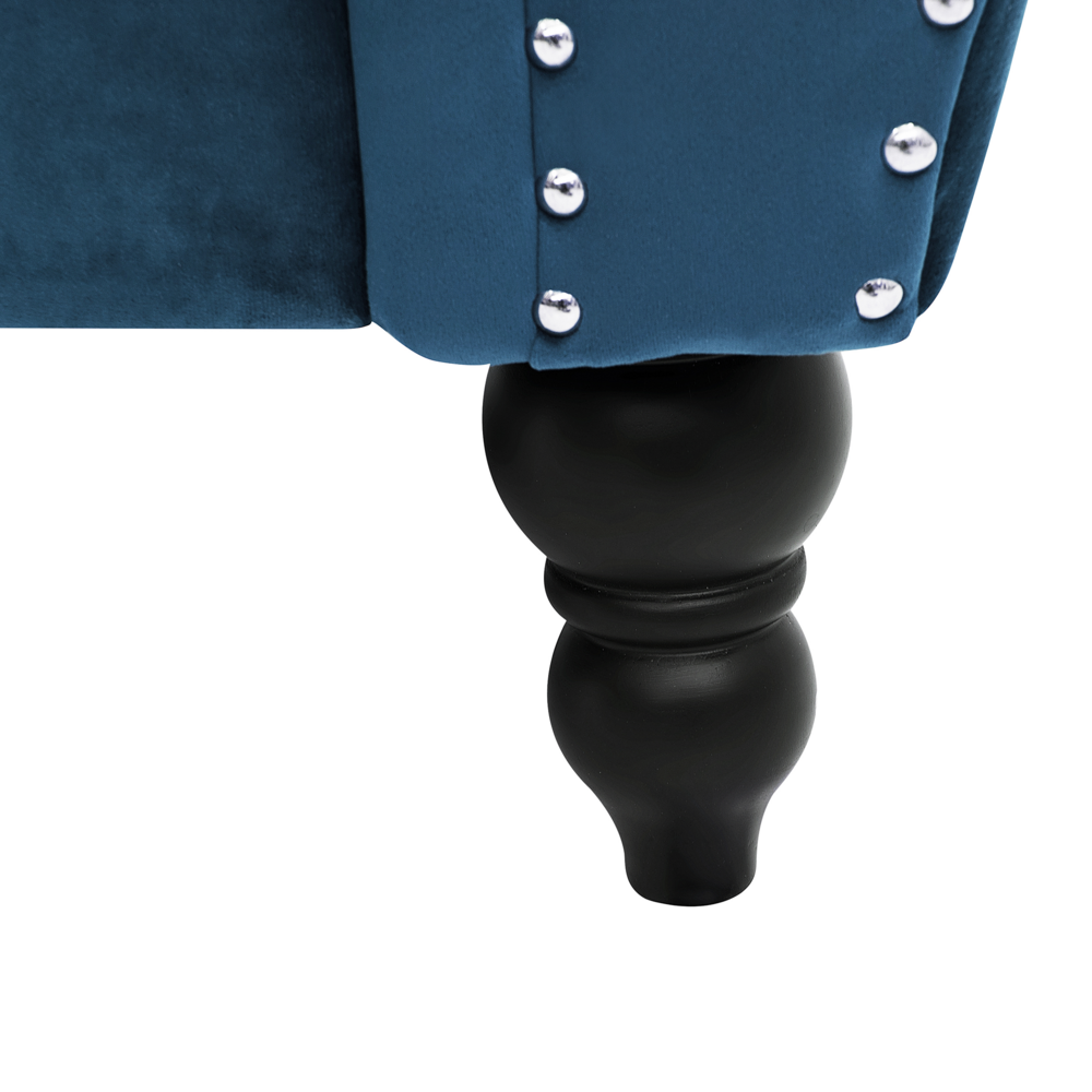 Divano Velluto Blu 2 Posti Testa Chiodo Bottone Cuscini Trapuntati Braccia Arrotolate Glam