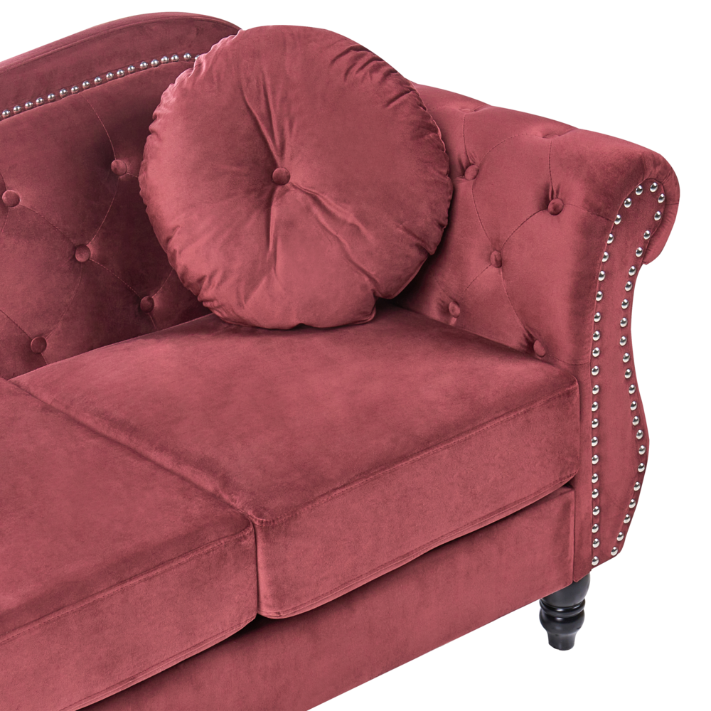 Divano in velluto rosso a 2 posti con bottoncino per finiture con bottoni Cuscini trapuntati Braccia arrotolate Glam