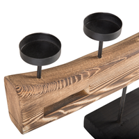 Portacandele in legno di pino ed elementi in metallo moderno