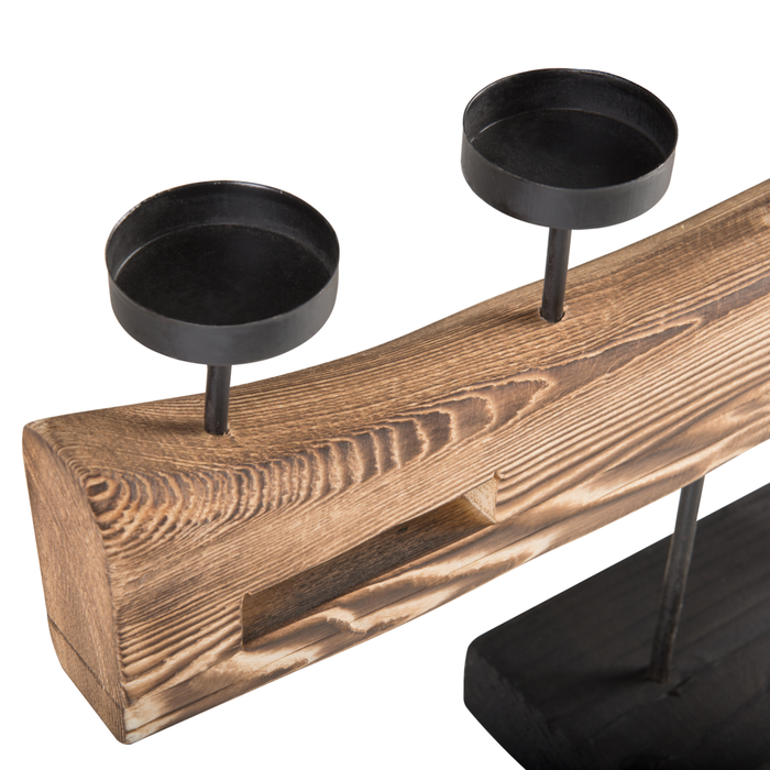 Portacandele in legno di pino ed elementi in metallo moderno