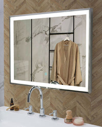 Specchio da bagno illuminato a LED Rettangolare 60 x 80 cm Glamour