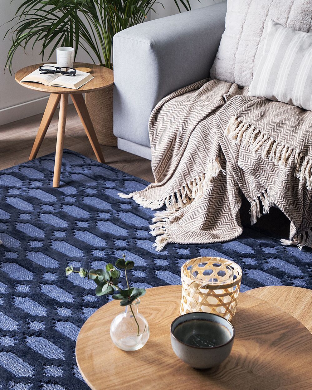 Tappeto Blu Viscosa 140 x 200 cm Motivo Geometrico Tessuto a Mano Flatweave