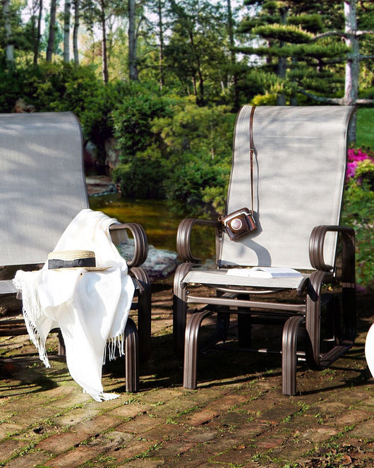 Sedia a dondolo da giardino con struttura in alluminio marrone a dondolo per esterni