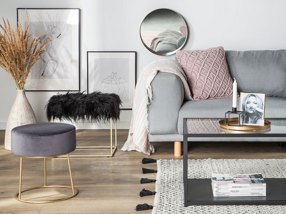 Poggiapiedi in finta pelliccia Nero con base in metallo dorato Sgabello da toeletta in Tappeto finta pelle di montone Glam Modern