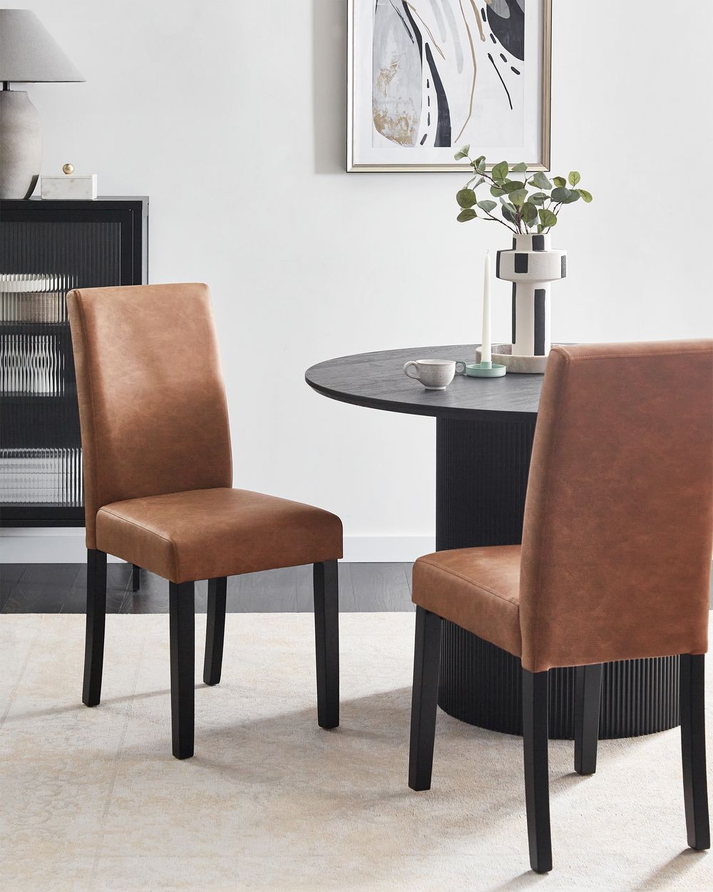 Set di 2 sedie da pranzo in pelle scamosciata marrone con gambe in legno tradizionali