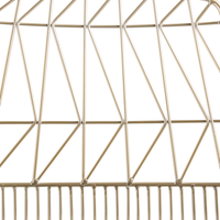 Set di 2 sedie da pranzo Struttura in metallo dorato Seduta in ecopelle nera Schienale geometrico Design moderno e glamour