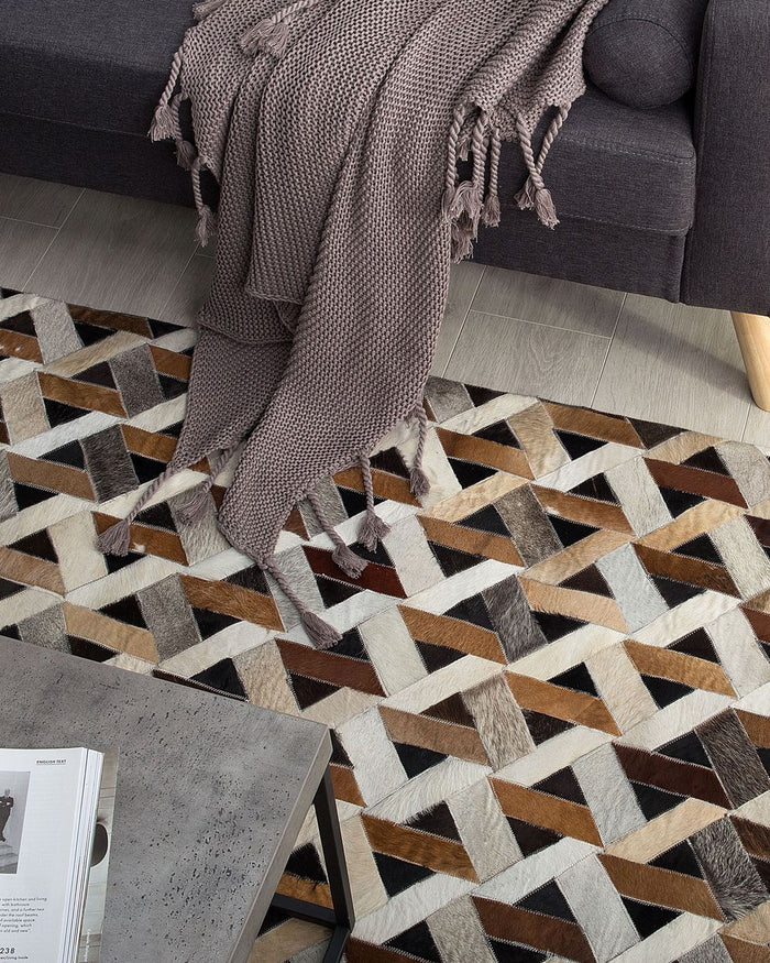 Tappeto tappetino Tappeto Pelle Marrone e Grigio Motivo Geometrico 140 x 200 cm Rustic Boho