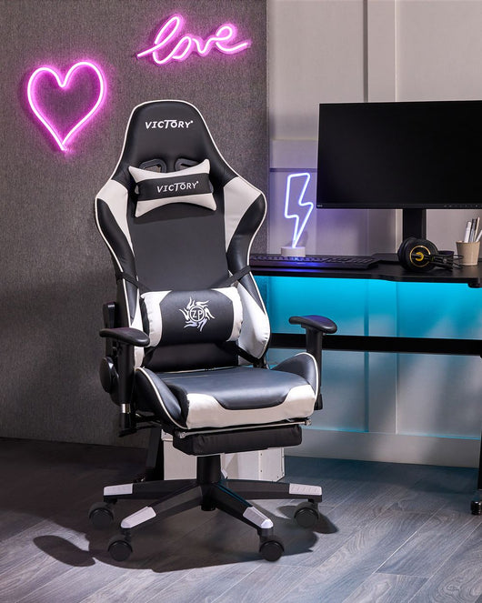 Sedia Gaming Nera Bianca Ecopelle Girevole Regolabile Braccioli e Poggiapiedi Regolabile in Altezza Moderna