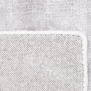 Tappeto in viscosa grigio chiaro 160 x 230 cm a pelo corto capitonné moderno