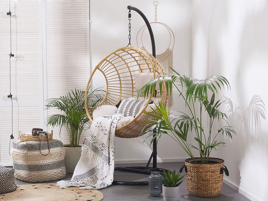 Sedia sospesa poltrona pensile Cestino di vimini rotondo in rattan beige con cuscini Struttura in metallo Boho