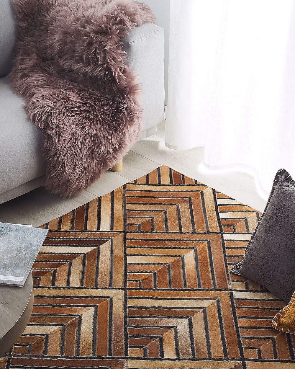 Tappeto in pelle di vacchetta Patchwork in pelle marrone motivo geometrico a rombi 140 x 200 cm