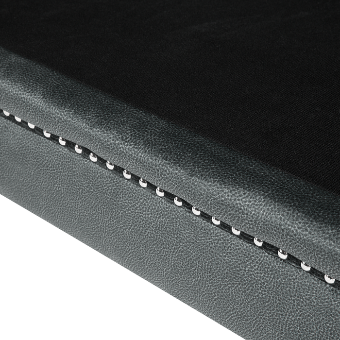 Divano a 2 posti grigio con rivestimento in testa di chiodo soggiorno