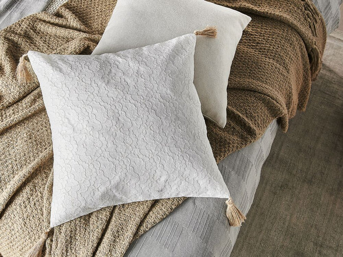 Set di 2 cuscini Decorativi Pizzo Bianco Motivo Floreale 45 x 45 cm con Nappe Accessori Decorativi