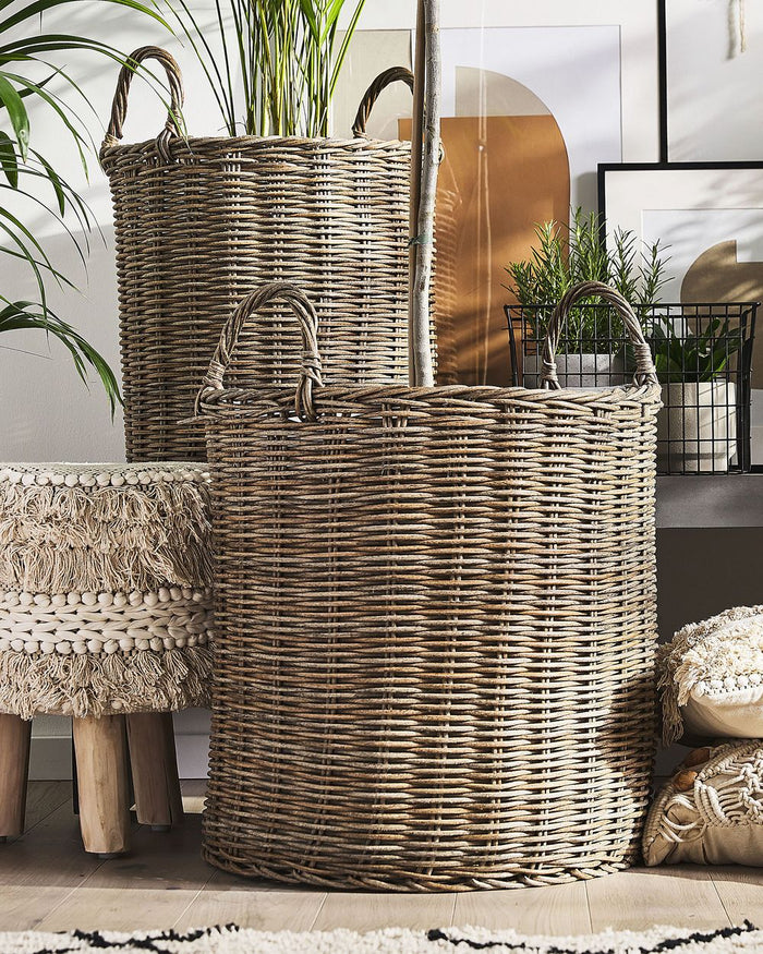 Set di 2 cesti per piante rotondi in rattan marrone con manici intarsio sintetico