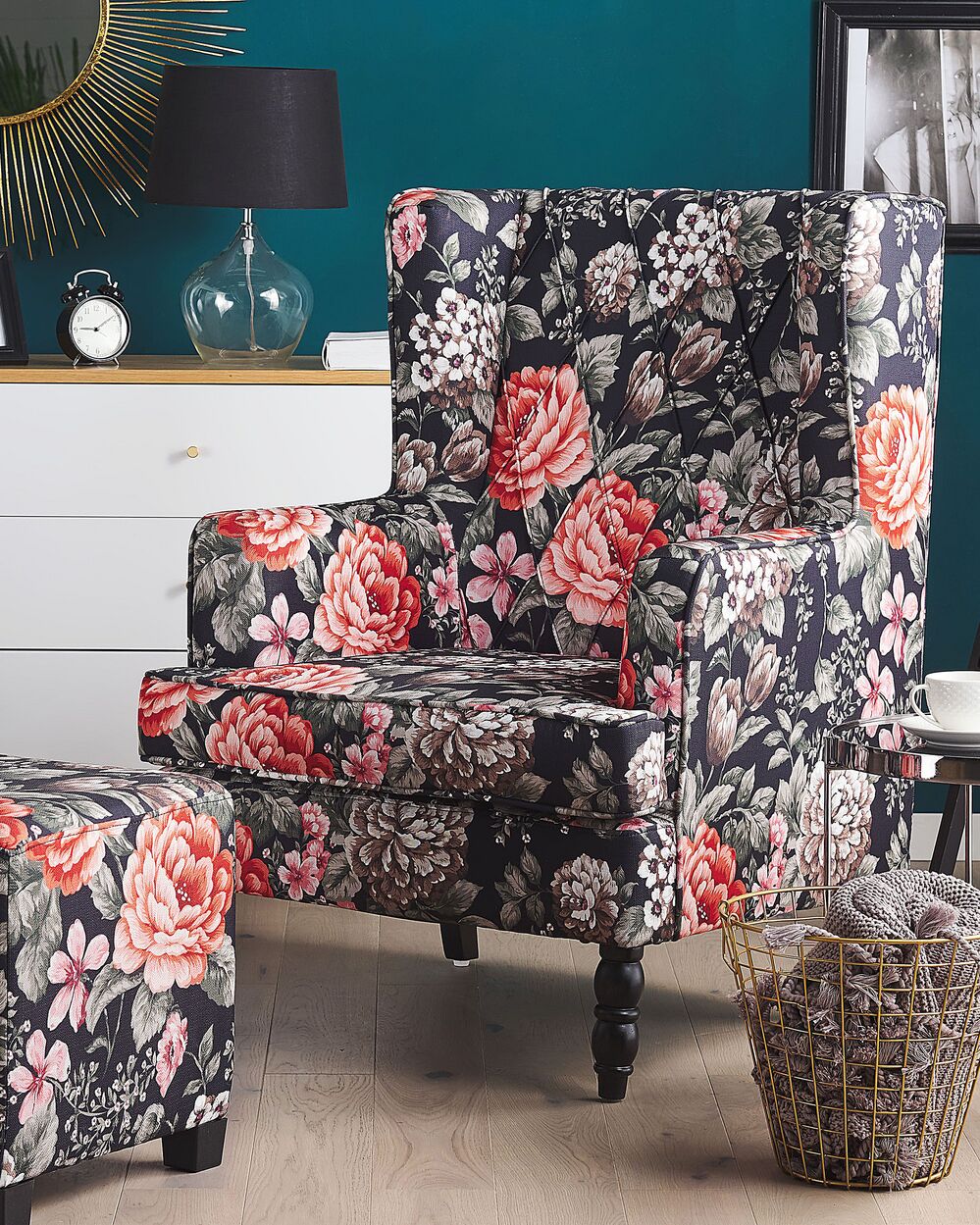 Poltrona con poggiapiedi in tessuto Nero motivo floreale gambe in legno stile Wingback