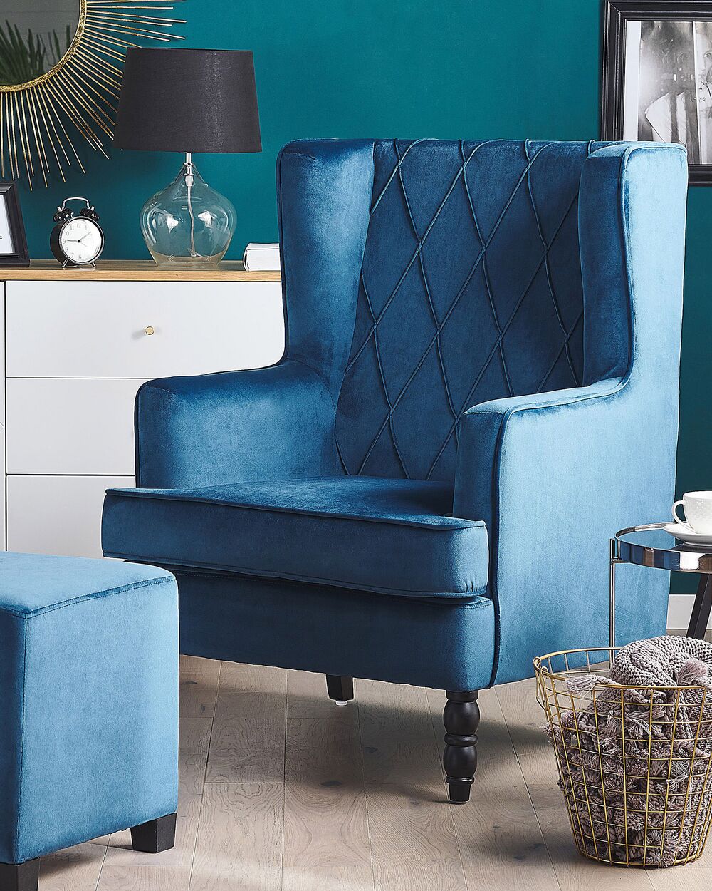 Poltrona con Poggiapiedi Tessuto Velluto Blu Gambe in Legno Stile Wingback