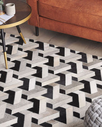 Tappeto tappetino Pelle Bovina Nera e Bianca 140 x 200 cm Motivo Geometrico Patchwork