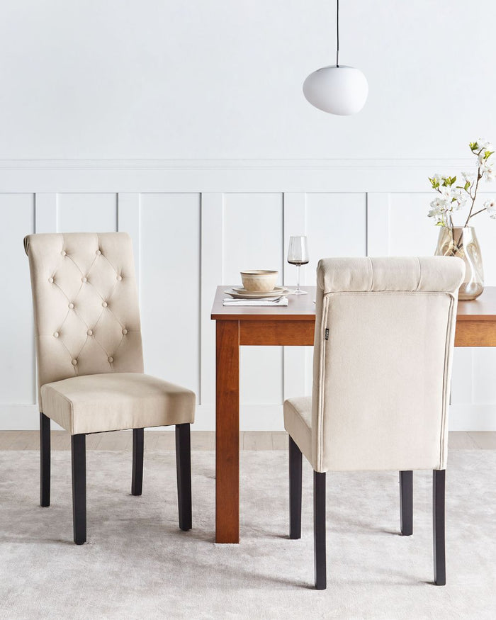 Set di 2 Sedie da Pranzo Tessuto Beige Glam Design Moderno Gambe in Legno Nero