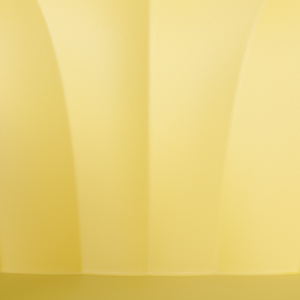 Set di 2 sedie da pranzo gialle in materiale sintetico gambe in metallo Nero formate sul retro del soggiorno moderno