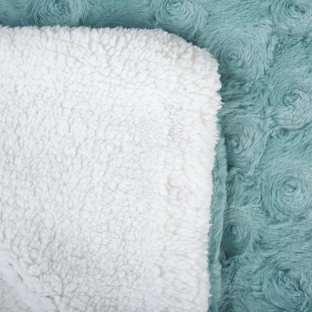 Copriletto in morbido tessuto verde chiaro 200 x 220 cm Fodera in pile sherpa