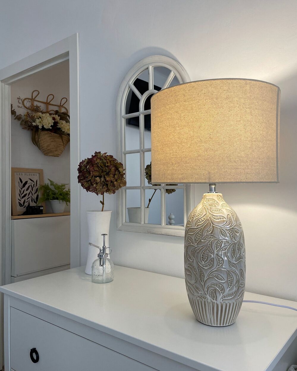 Lampada da comodino in ceramica beige 57 cm motivo a foglia con paralume a tamburo tradizionale