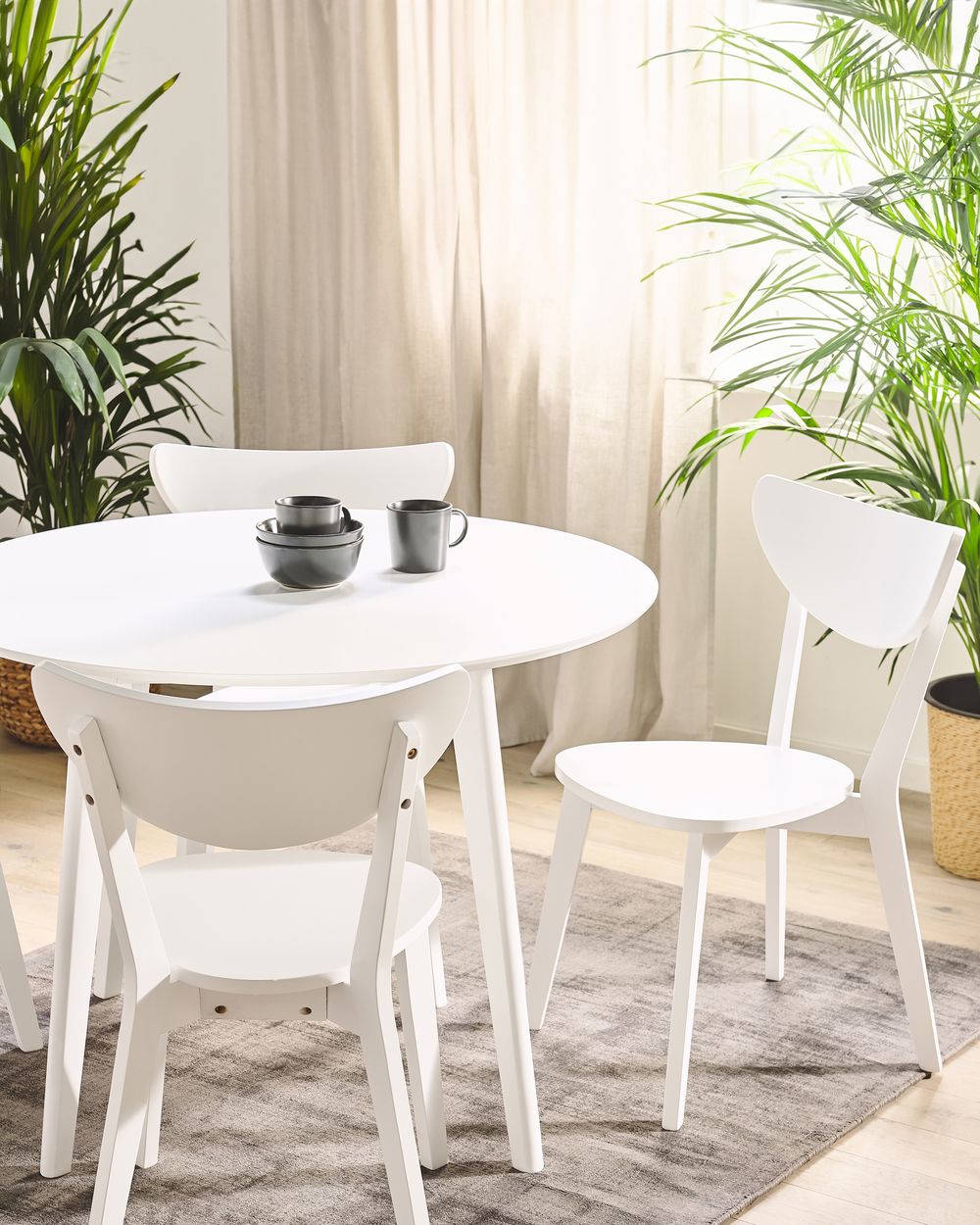 Set di 2 sedie da pranzo Seduta in MDF bianco Gambe in legno di gomma Schienale curvo senza braccioli