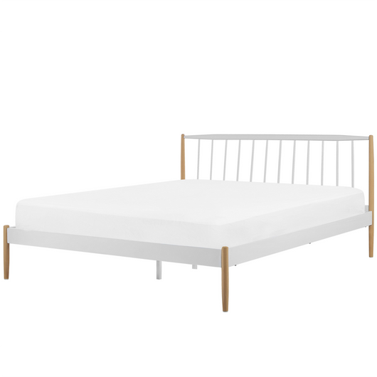 Letto super king size bianco con gambe in legno chiaro 180 cm con struttura in metallo bianco a doghe retrò scandinavo