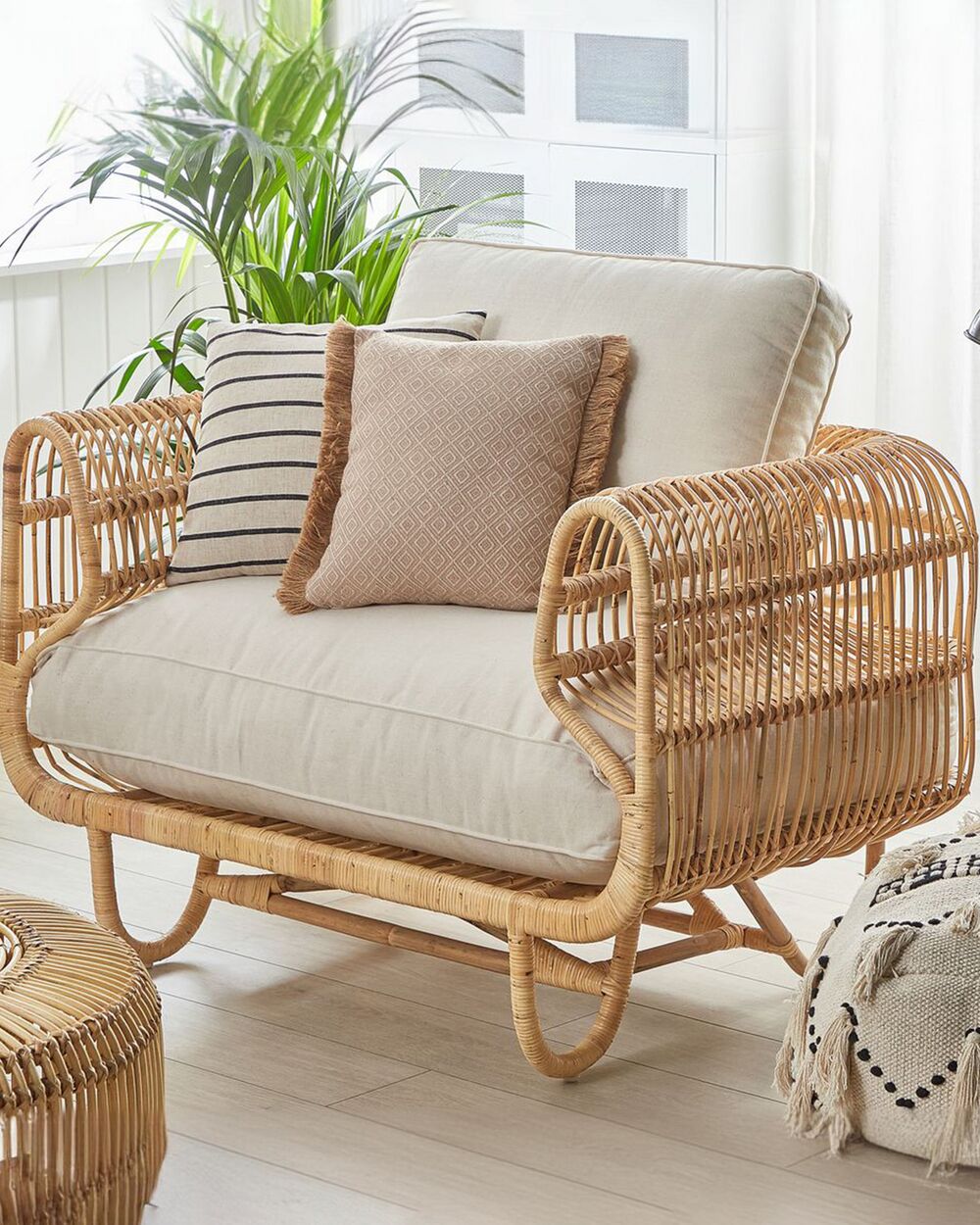 Poltrona Sedia in Rattan Naturale Beige con Cuscini in Cotone Vimini Boho Design
