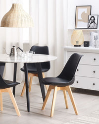 Set di 2 Sedie da Pranzo in Ecopelle Nera Gambe in Legno Lucido