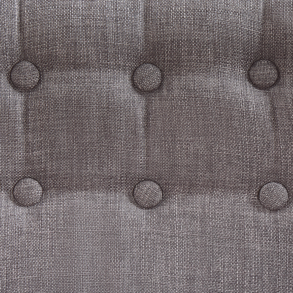 Poltrona in tessuto grigio con rivestimento in tessuto retrò con bottoni in stile retrò