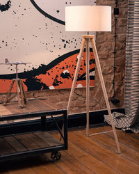Lampada da Terra Bianca con Struttura in Legno Chiaro 140 cm Paralume in Tessuto Treppiede per Tamburo Design Moderno