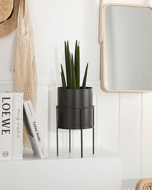 Vaso per Fiori Moderno con Piedistallo 15 x 15 x 28 cm in Metallo di colore Nero interno esterno