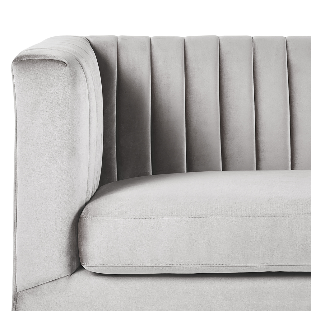 Divano grigio chiaro a 3 posti in velluto trapuntato stile smoking