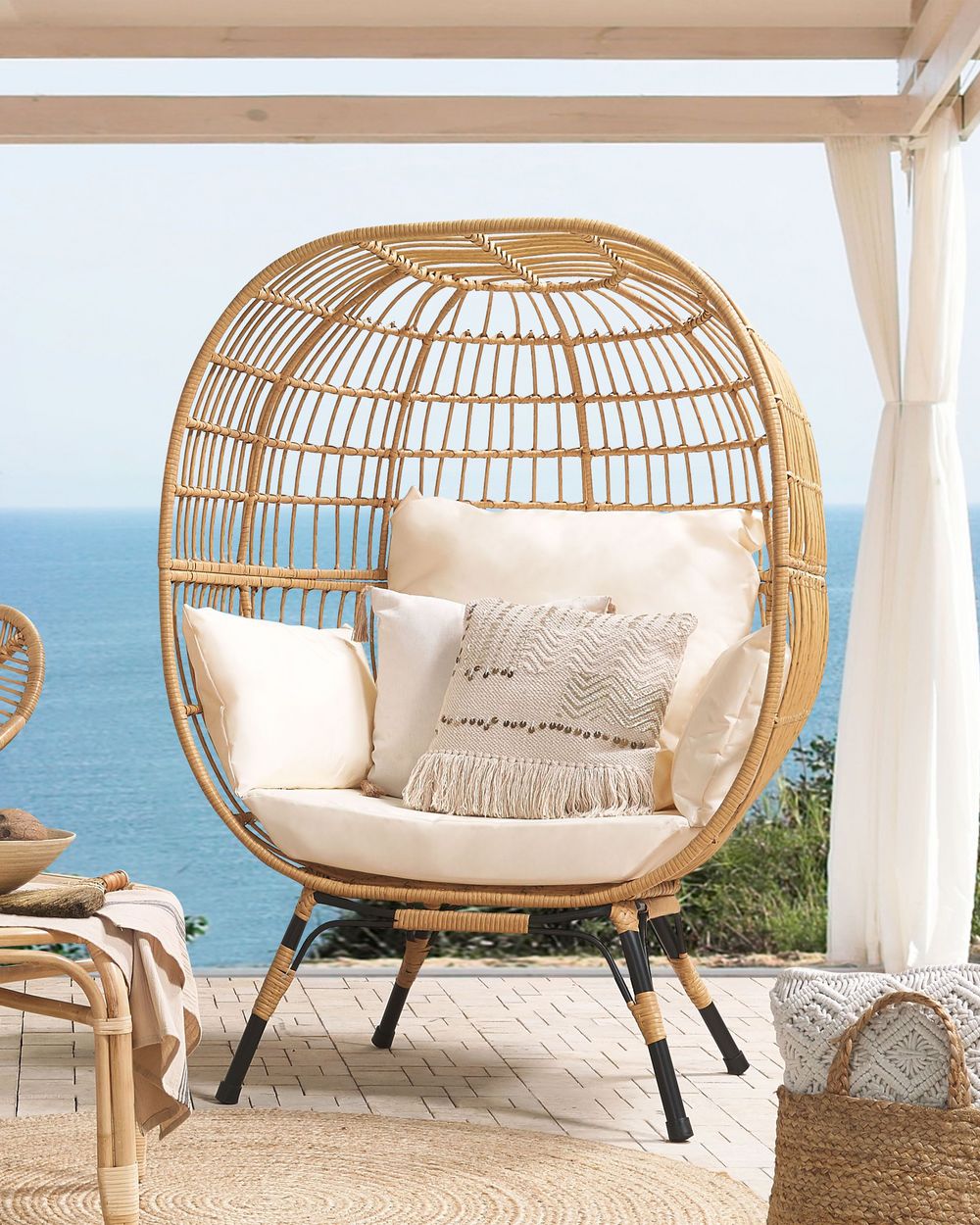 Poltrona da Giardino Boho in Rattan Naturale con Cuscini a Forma di Uovo Beige