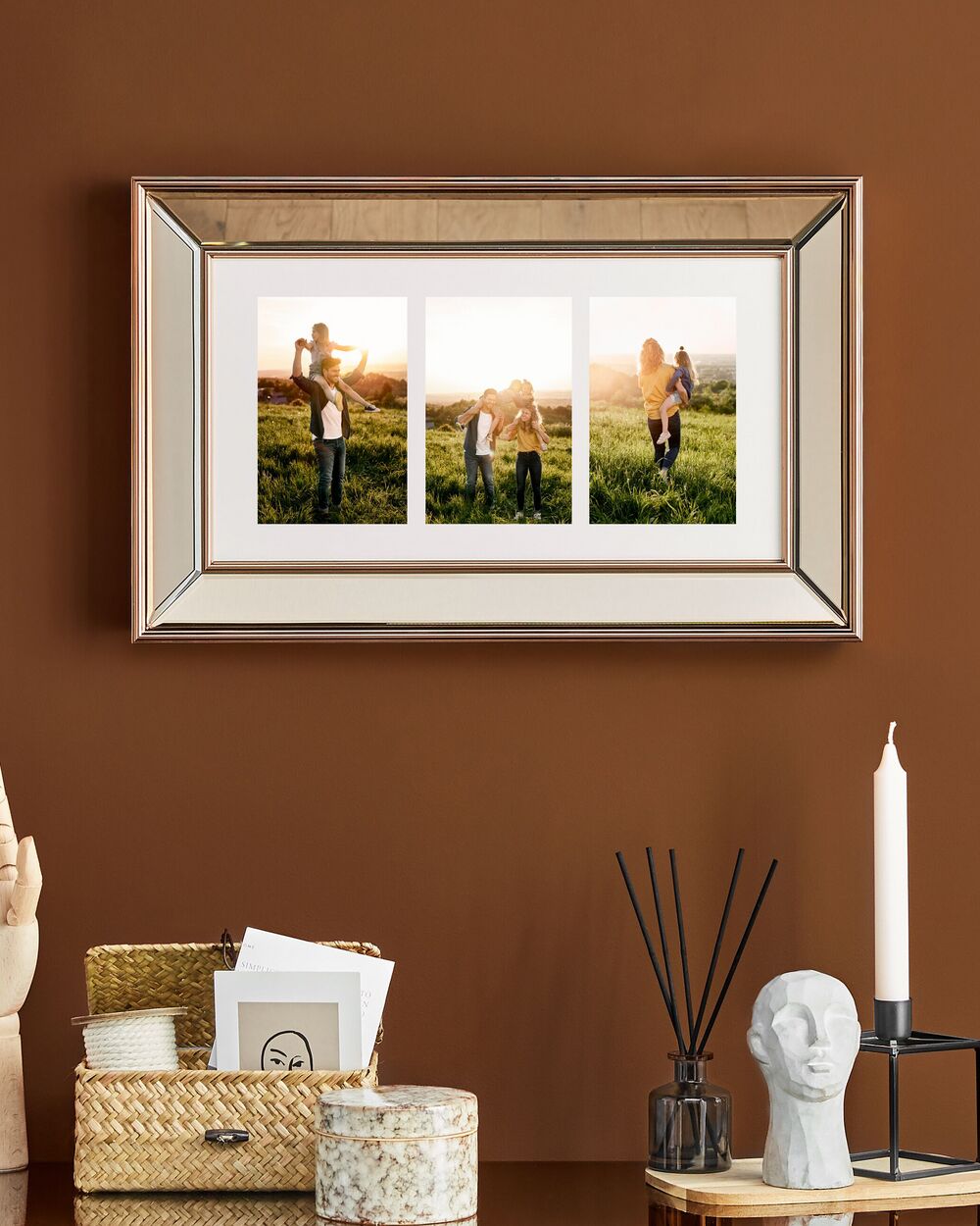 Cornice Multifoto Argento Vetro Plastica 49 x 44 cm Specchiata per 5 Foto 14x9 cm Collage Apertura