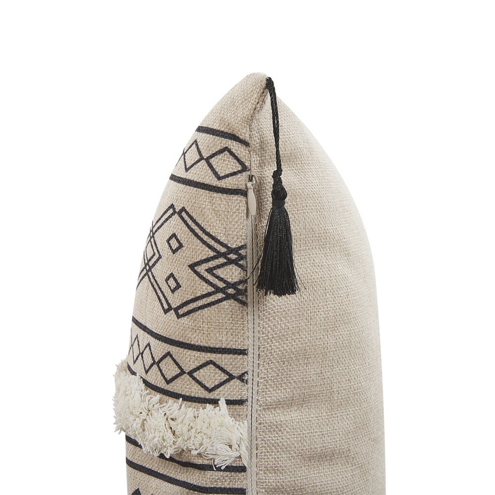 Set di 2 cuscini motivo geometrico nappe 30 x 50 cm beige e nero
