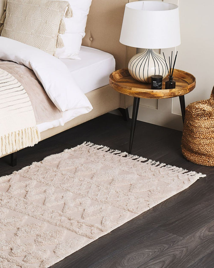 Tappeto minimalista beige in cotone con motivo geometrico 80 x 150 cm