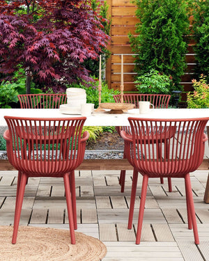 Set di 4 sedie da pranzo in plastica rossa per interni ed esterni da giardino con braccioli in stile minimalista