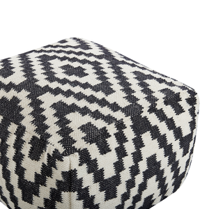 Pouf moderno in lana bianco e nero con motivo geometrico stile moderno minimalista boho