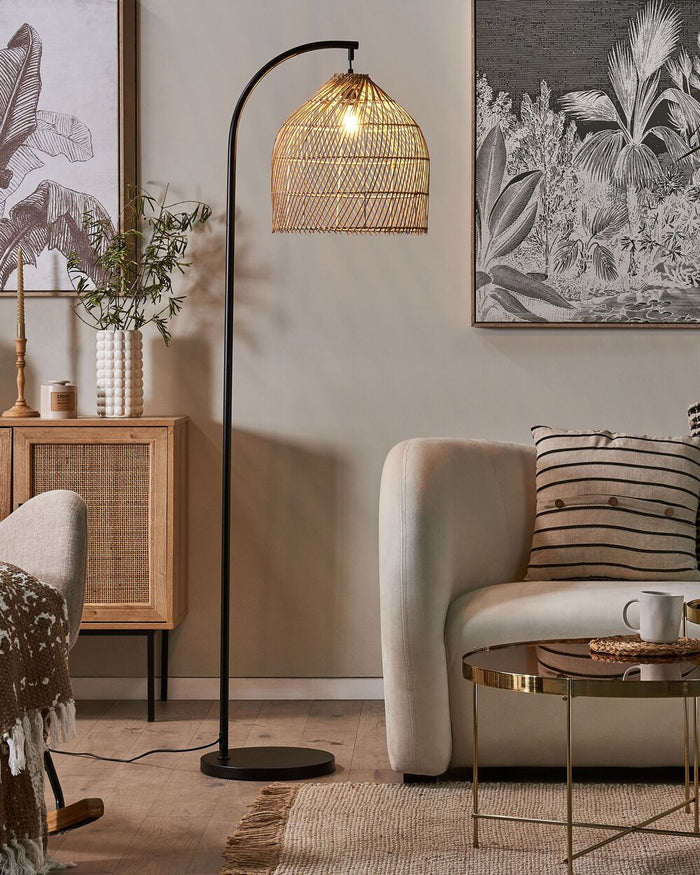 Lampada da terra stile boho in rattan beige naturale e struttura in metallo nero 165 cm