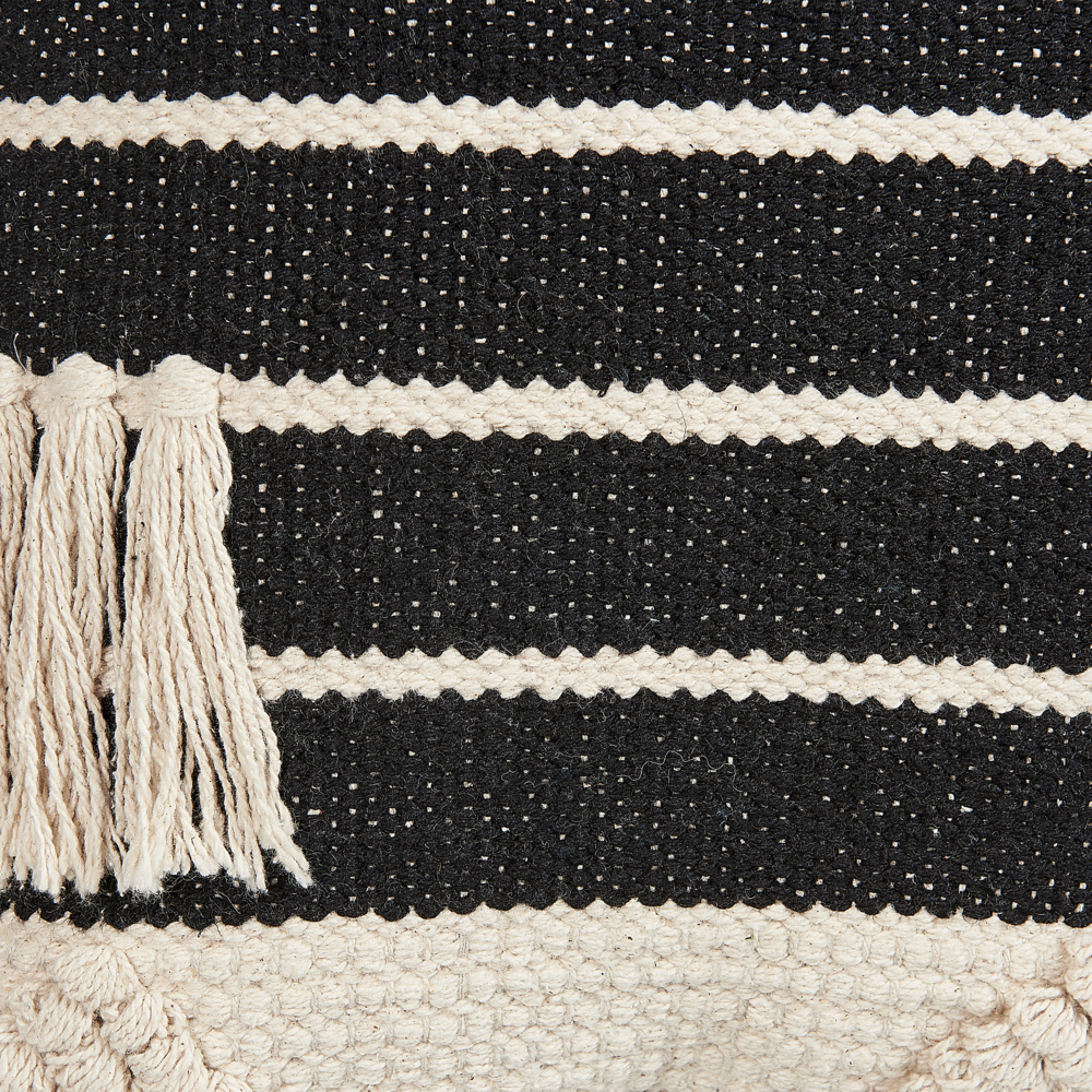 Cuscino decorativo cotone beige e nero 50 x 50 cm motivo geometrico nappe Fatto a Mano Sfoderabile con Imbottitura