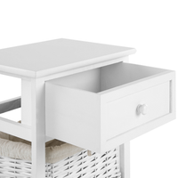 Comodino tradizionale in stile retrò con cassetto e due cesti di colore bianco
